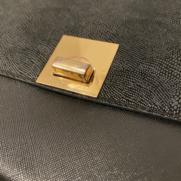 New Look Black Crossbody Bag With Gold Accents - Picture 3 of 5